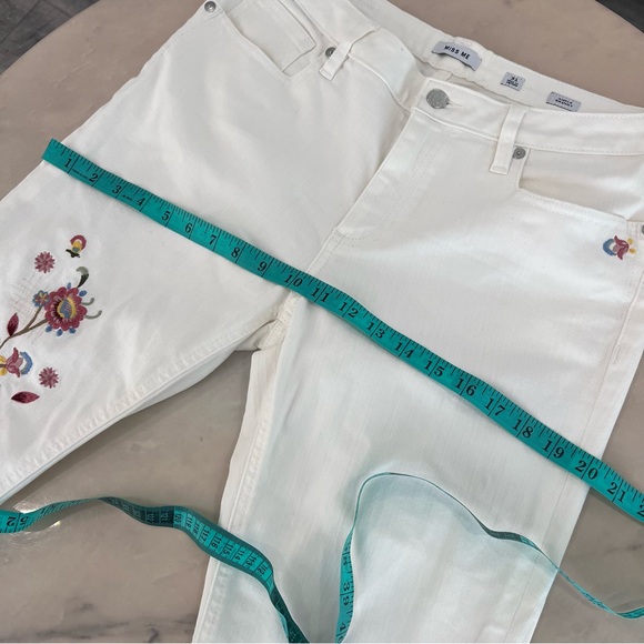 Miss Me White Embroidered Skinny Ankle Jeans. - Picture 12 of 16